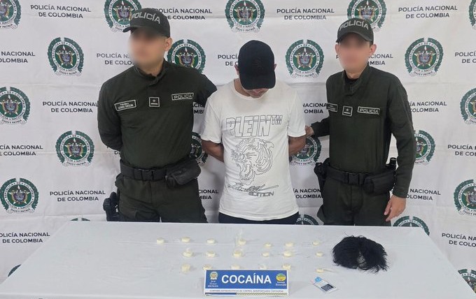 Capturan en Cartagena a hombre que llevaba cocaína oculta en una peluca, Viajaba para Ámsterdam 1 GkkfDpuXMAADC8Z