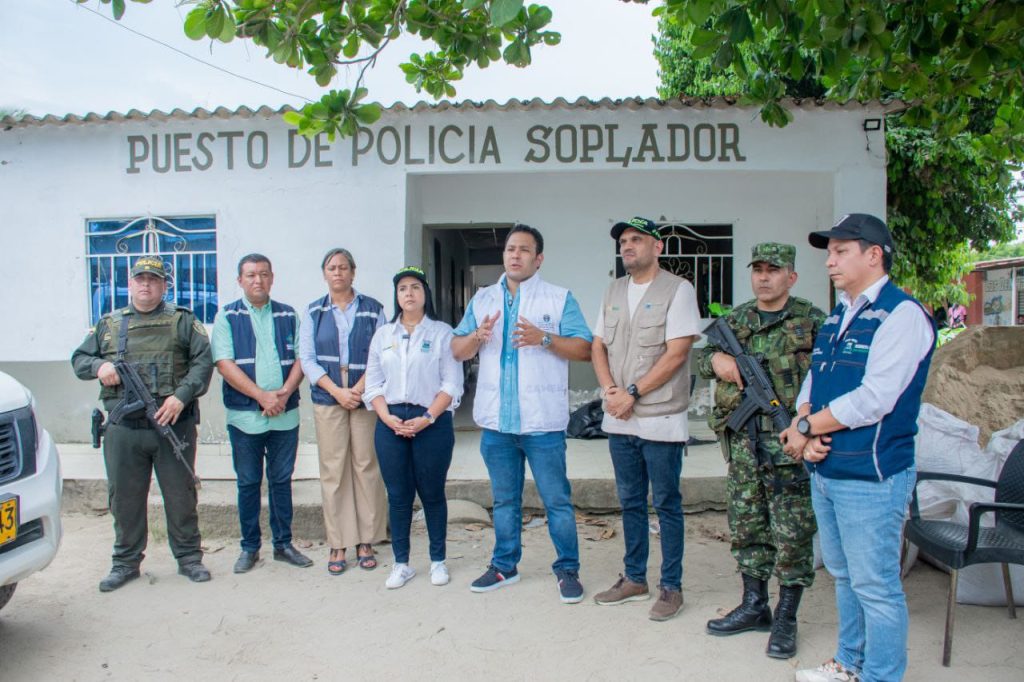 Comisión de gobierno llegó a Soplador, verificó y gestionó garantizar la seguridad de los uniformados con refuerzo policial y militar en la zona 3 fa934e7c c6b5 4160 b608 c82bb57b5853