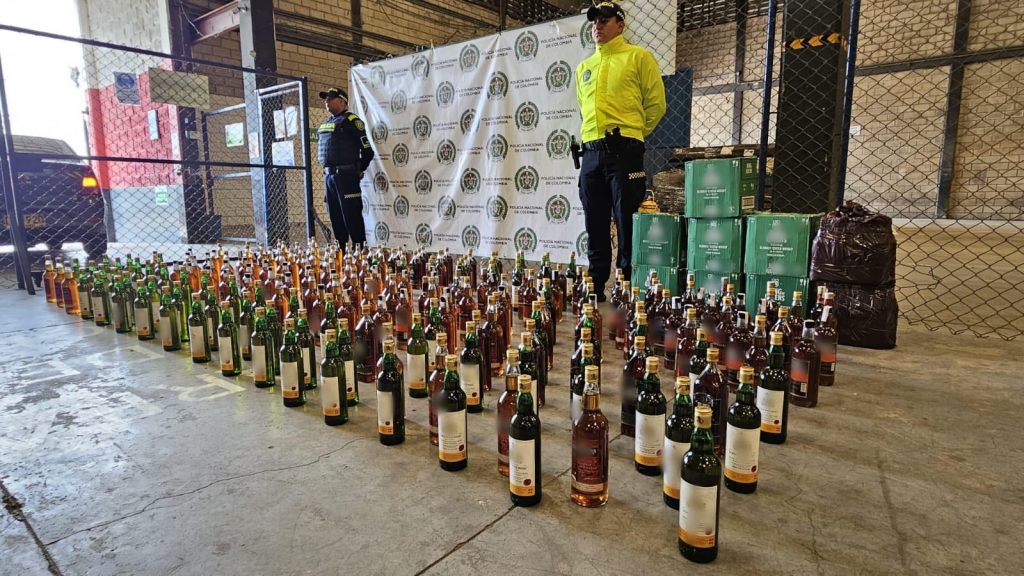 Incautan 443 botellas de licor ilegal en operativo en el centro de Barranquilla 2 495199998 1250068053786912 7341894311025332057 n