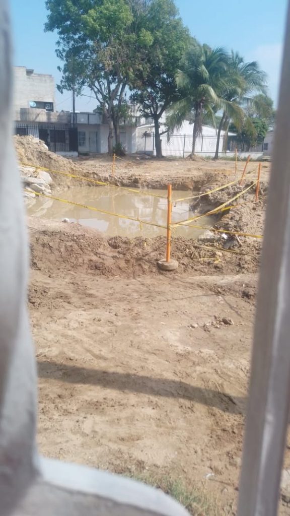 Obra abandonada en la Ciudadela 20 de Julio preocupa a vecinos: niños la usan como piscina cuando llueve 1 496001776 122171442770303102 180194372010835635 n