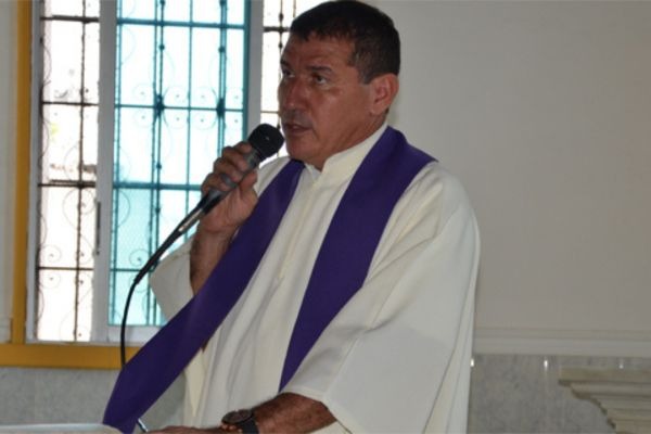 Del púlpito al estrado: el padre Fagid, en líos judiciales por el Cementerio San Miguel 1 499471440 122237179526016198 1404412502342787203 n