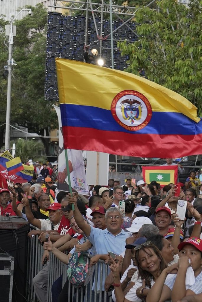 Multitudinaria asistencia al Cabildo Abierto en Barranquilla: se espera intervención del presidente Petro 5 499990690 1234558604705611 2994627137934829942 n
