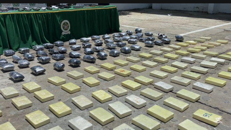 Golpe al crimen organizado en Barranquilla: Policía incauta arsenal y 208 kilos de cocaína del Clan del Golfo 8 500231159 1262725885854462 7988274633121126351 n 1