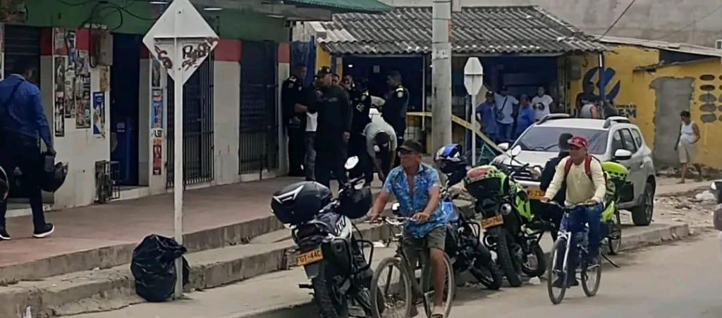 El miedo volvió a estallar: lanzan explosivo contra tienda en Soledad por no pagar extorsión 1 Ataque con explosivo en soledad 0