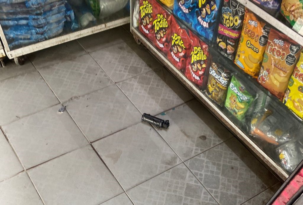 El miedo volvió a estallar: lanzan explosivo contra tienda en Soledad por no pagar extorsión 2 Granada de fragmentacion