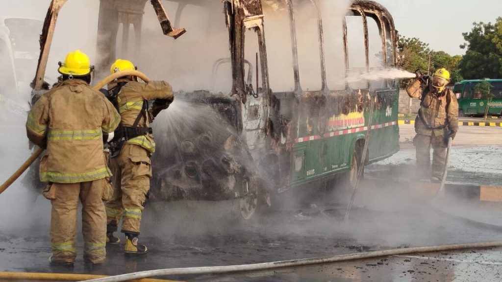 Bus de Coolitoral se incendia en parqueadero cerca de Granabastos: no hubo heridos 1 IMG 20250508 WA0016 1152x648 1