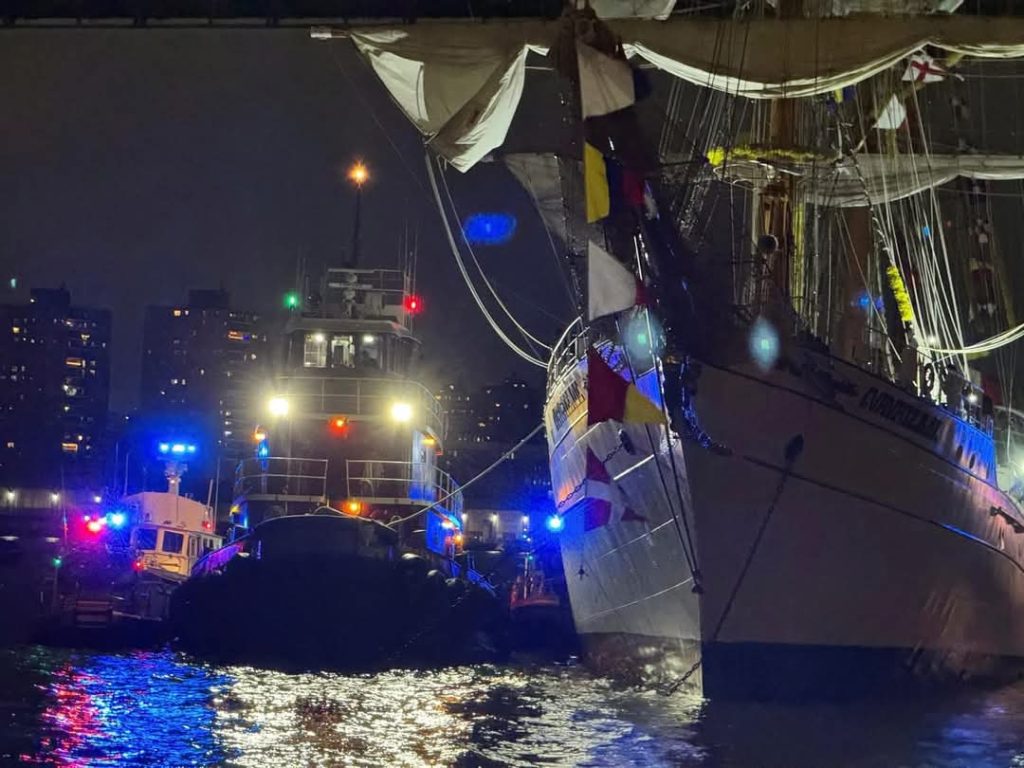 Buque Cuauhtémoc de México choca contra el Puente de Brooklyn en Nueva York y dejó al menos a 20 personas lesionadas. 4 IMG 20250517 WA1285