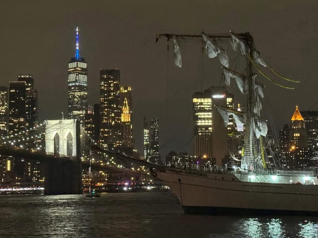 Buque Cuauhtémoc de México choca contra el Puente de Brooklyn en Nueva York y dejó al menos a 20 personas lesionadas. 2 IMG 20250517 WA1287
