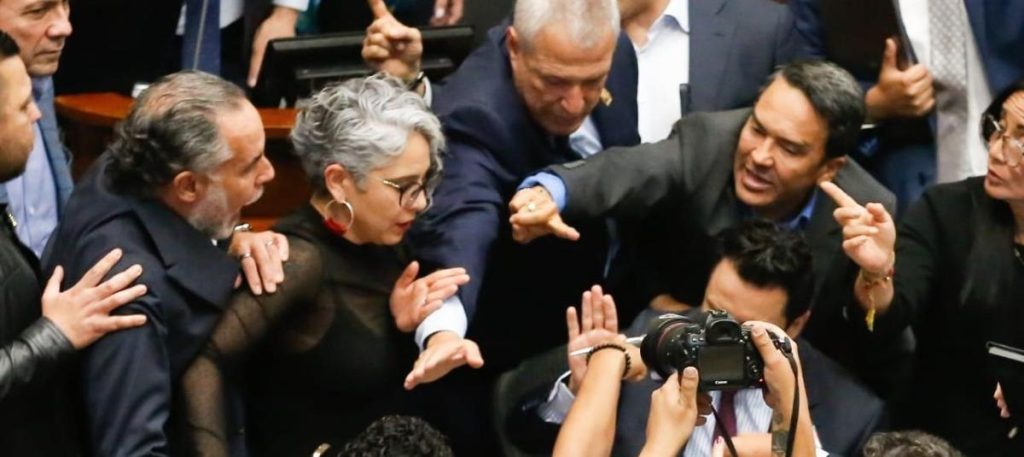 Escándalo en el Senado: Benedetti denuncia fraude en votación de la consulta popular y anuncia acciones legales 1 MinTrabajo 6 0 8