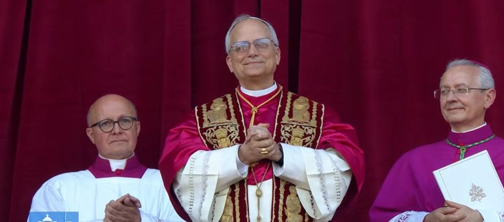 Un Papa con acento de paz: León XIV emociona al mundo en su primer mensaje desde el Vaticano 2 Papa Leon 0