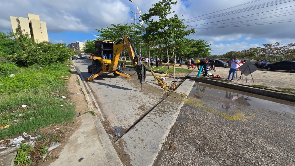 Distrito inicia intervención en accesos al puente sobre el arroyo León en Caribe Verde 2 Puente Caribe Verde 2