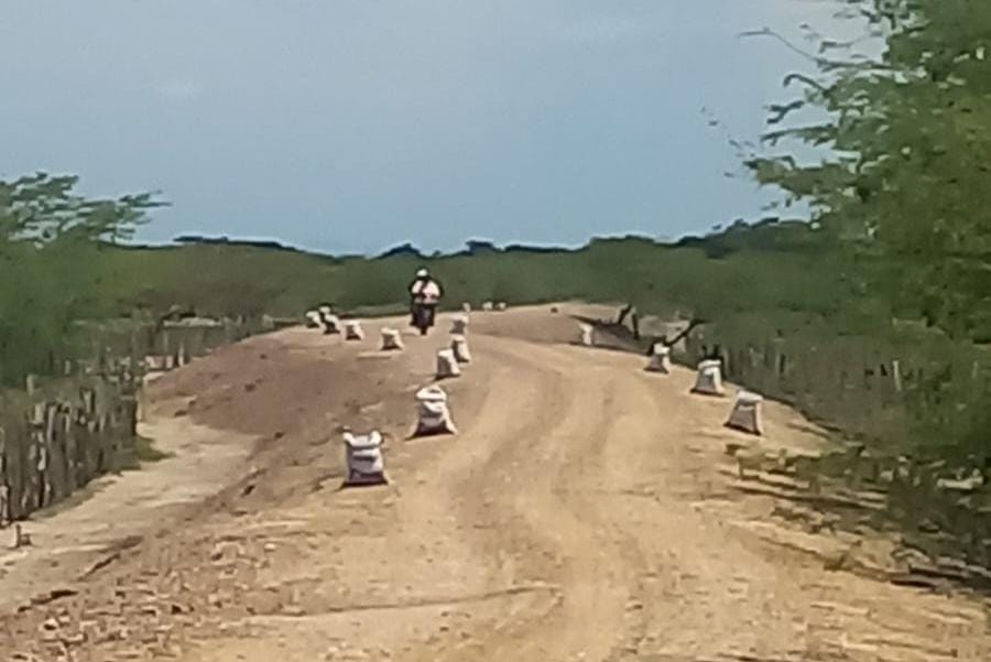 Carretera rehabilitada en el Magdalena se desmorona por extracción ilegal de piedras: ¿Inversión perdida? 2 WhatsApp Image 2025 05 05 at 4.43.41 PM