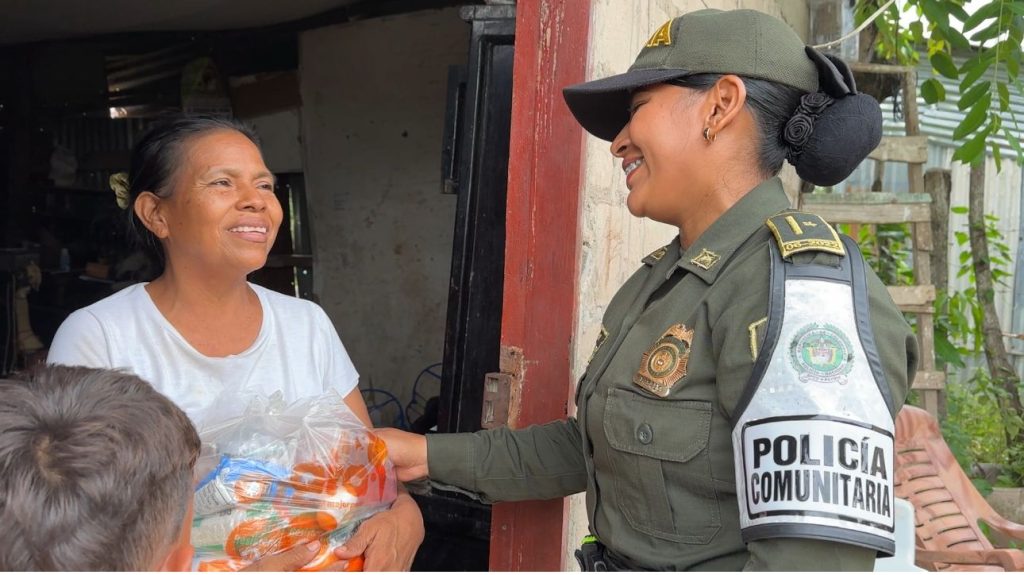 Policía y comerciantes, unidos en entrega de mercados a familias, en Magangué 5 a98091e6 4e6a 4e4b 9f50 762c4c7e4ada