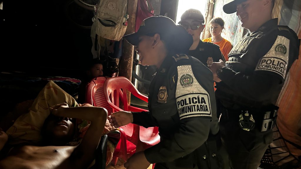 Policía y comerciantes, unidos en entrega de mercados a familias, en Magangué 2 ab10ac01 afee 482a 8838 86ce37ad5e34