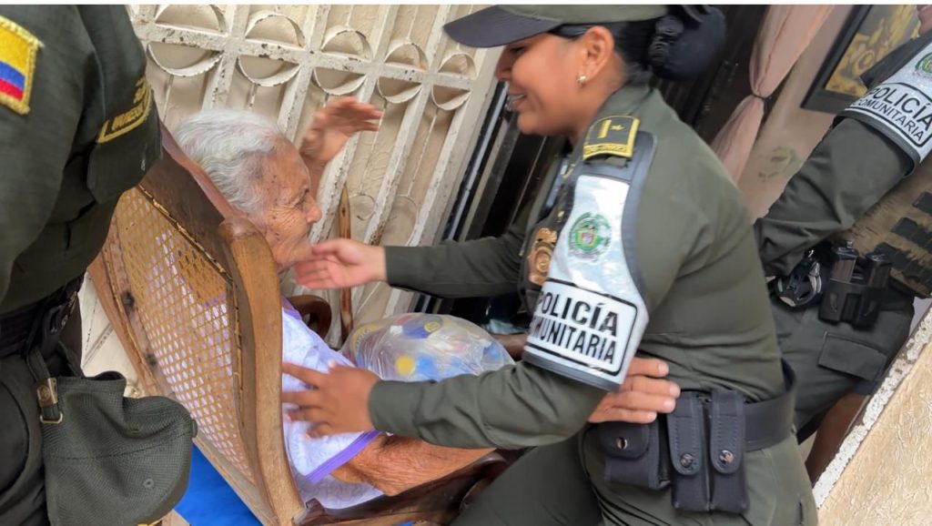 Policía y comerciantes, unidos en entrega de mercados a familias, en Magangué 4 bb4141b4 72a0 4444 aea2 191137e93af2