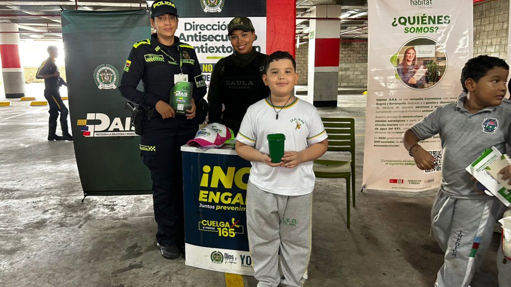 GAULA Barranquilla lidera jornada de prevención contra el secuestro y la extorsión durante Reciclatón en el C.C. Único 4 d79b3aeb 6e47 4fb5 b82e 3da9389b3308