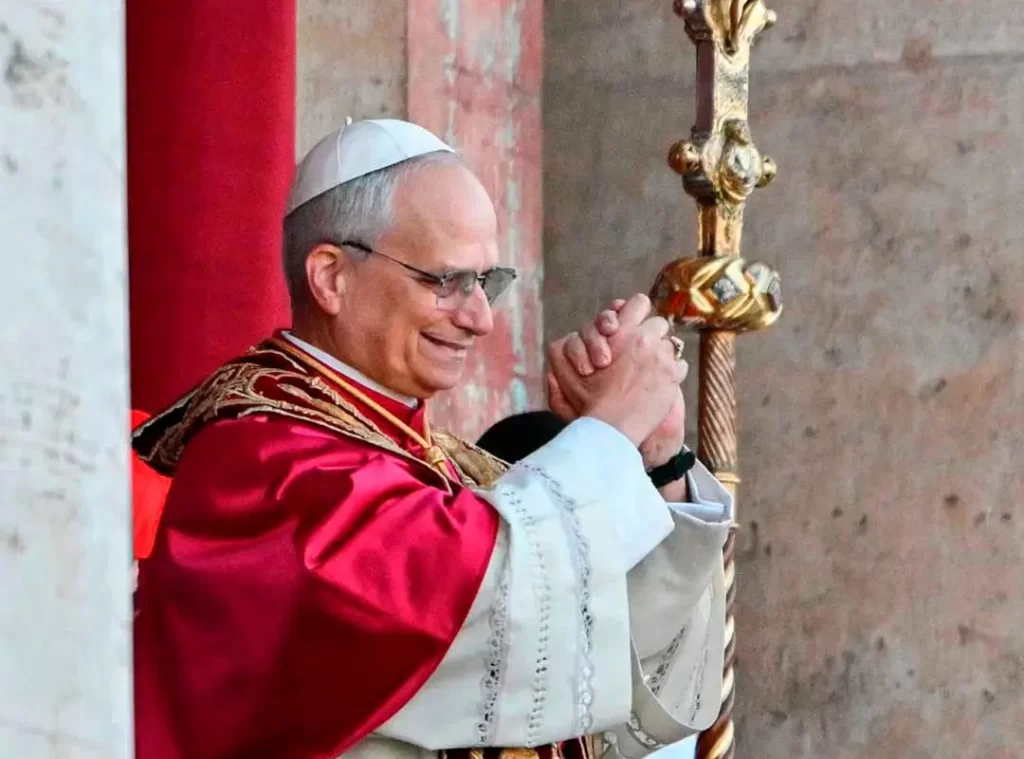 Un Papa con acento de paz: León XIV emociona al mundo en su primer mensaje desde el Vaticano 4 whatsapp image 2025 05 08 at 12 33 47819915 20250508123914