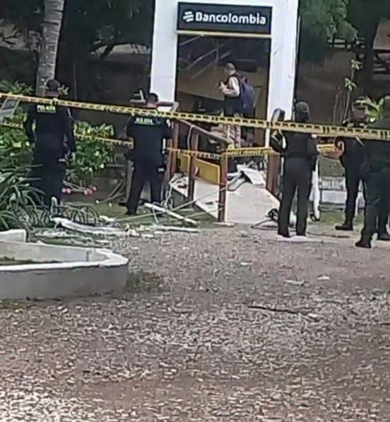 Delincuentes usaron explosivos para robar cajero automático en Juan de Acosta 3 506882010 10078648788885930 5636022689691376301 n
