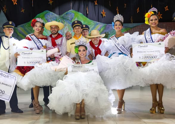 Santa Marta brilla en el Reinado Nacional del Bambuco 2025: Yireisi Elena Zapata es la nueva Virreina Nacional 2 513908984 1314782530652489 1934319004122146843 n