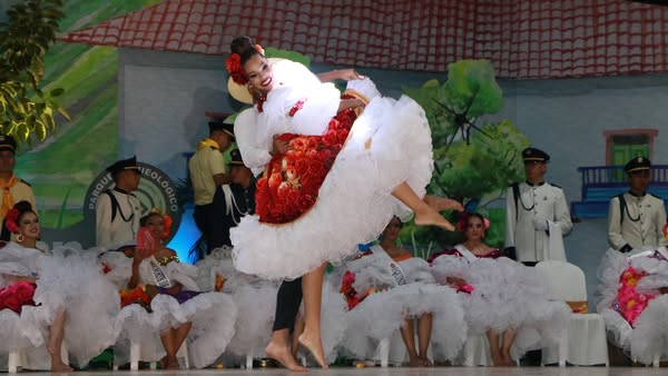 Santa Marta brilla en el Reinado Nacional del Bambuco 2025: Yireisi Elena Zapata es la nueva Virreina Nacional 5 514263481 1383554686019568 4955505182609741432 n