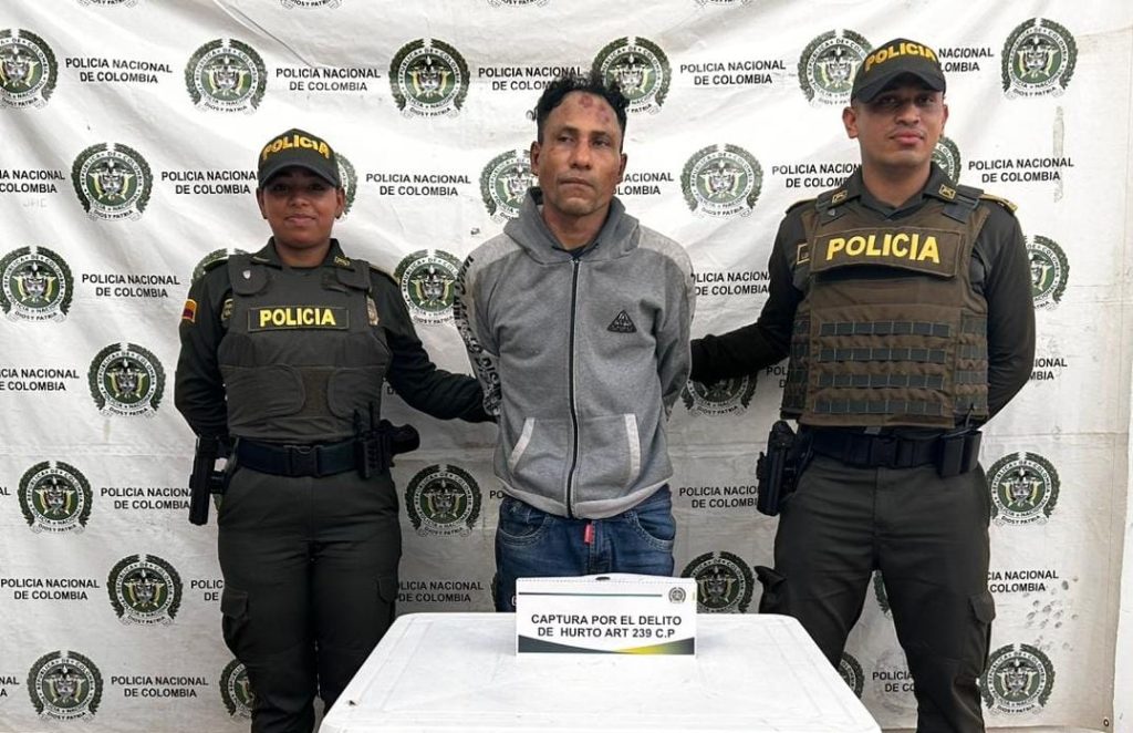 A "vasito con agua" lo dejaron seco al pillarlo robando en una casa. La comunidad lo entregó a la Policía 1 609274e5 d624 4227 bbbc 94715fa52a41