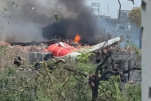 Milagro: Hallan con vida a un pasajero del vuelo de Air India tras trágico accidente 1 AA1GzQLe