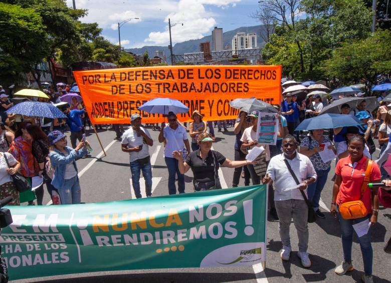 Sintrenal anuncia paro nacional indefinido desde el 14 de julio por incumplimientos del Ministerio de Educación 1 Sintrenal convocs paro nacional indefinido desde el 4 de junio