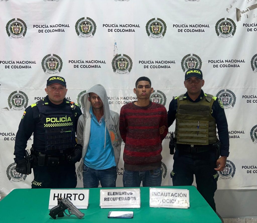 Capturan a dos hombres después de robarle el celular a un ciudadano en Las Malvinas 1 be693f7e cbe6 4297 a812 08403c59fab3 1536x1336 1