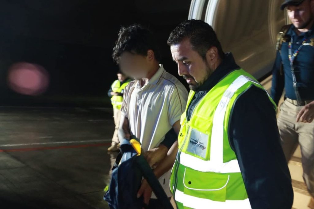 Migración Colombia entrega a sospechoso buscado por tentativa de homicidio en El Dorado 1 c9171ce3 9143 4a5b a295 4150a17367bf