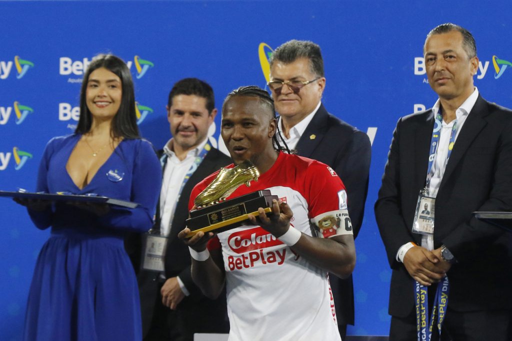 Del retiro a la gloria: Rodallega calla bocas y corona a Santa Fe 1 rodallega2
