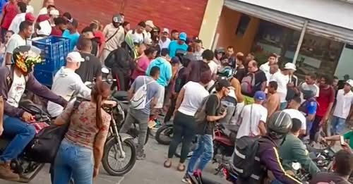 Murió cajera baleada en ataque extorsivo a restaurante del barrio La Paz 2 17519724253114672205