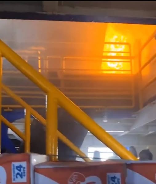 Terror en altamar: más de 250 personas se lanzan al mar por incendio en ferry ‘KM Barcelona’ en Indonesia 1 515370623 1347853390386830 24743969729766027 n