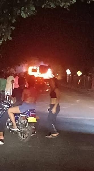 Terror en la vía Panamericana: carro bomba deja una mujer muerta y dos policías heridos en el sur del Cauca 4 517609781 742094938569464 7731501950667885383 n