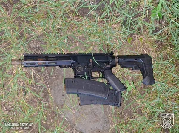 Ejército aniquila a presunto narcotraficante, hiere a otro y captura a dos; además incauta 600 tacos de cocaína 1 517636778 1156370563189839 8195804479466233041 n