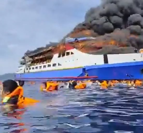 Terror en altamar: más de 250 personas se lanzan al mar por incendio en ferry ‘KM Barcelona’ en Indonesia 6 518364526 1301998428591864 177027209436694383 n