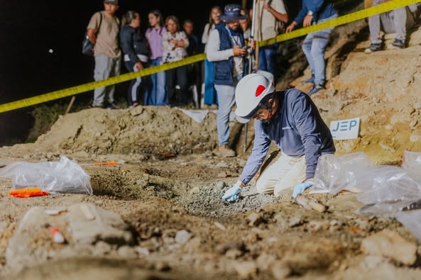 Hallan dos nuevos cuerpos en La Escombrera: avanza la búsqueda de desaparecidos en la Comuna 13 de Medellín 3 519421090 764089115960652 884674821858735671 n