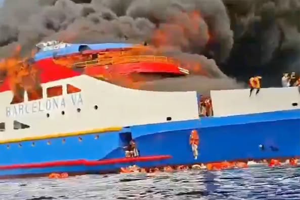 Terror en altamar: más de 250 personas se lanzan al mar por incendio en ferry ‘KM Barcelona’ en Indonesia 4 520541274 718619590963622 2107472409113177708 n 1