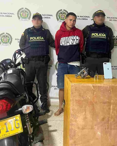 Tres capturados en Cartagena por porte ilegal de armas en ofensiva policial contra la criminalidad 3 521356327 18485271580068404 7748308354668596164 n