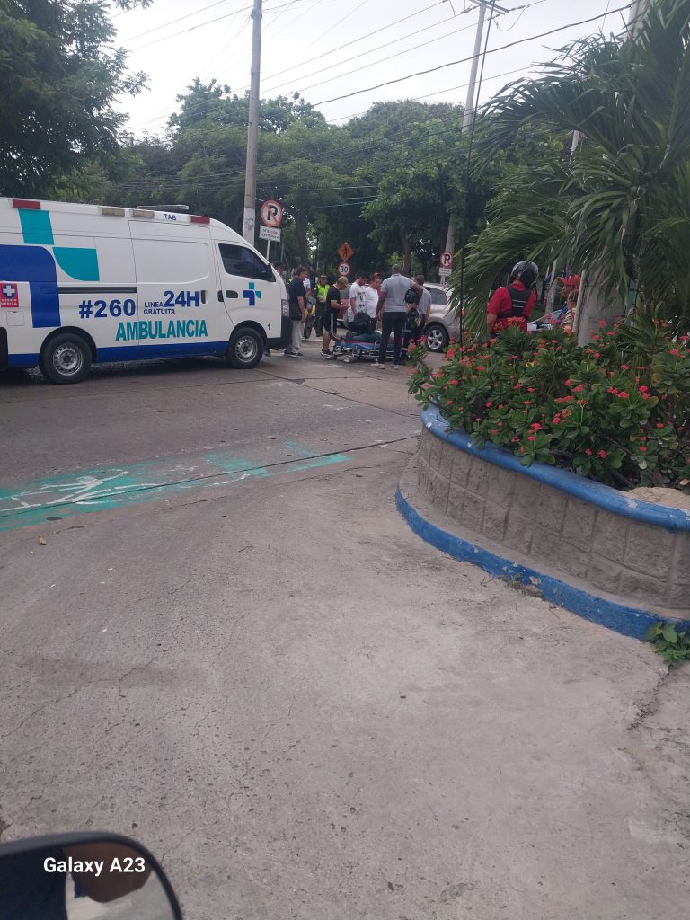 Accidente de tránsito en el norte de Barranquilla entre moto y vehículo 2 73085505 ce9f 4289 8639 bffee6aff476