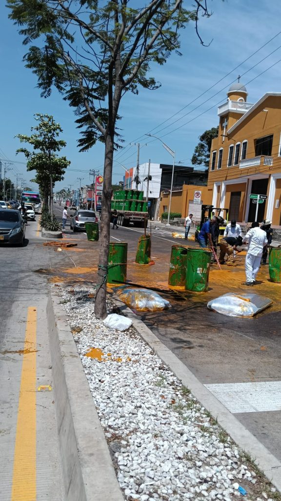 Alerta vial en Barranquilla por derrame de pulpa de mango en vía concurrida 3 938fcc47 714f 464e 9284 d34656481111