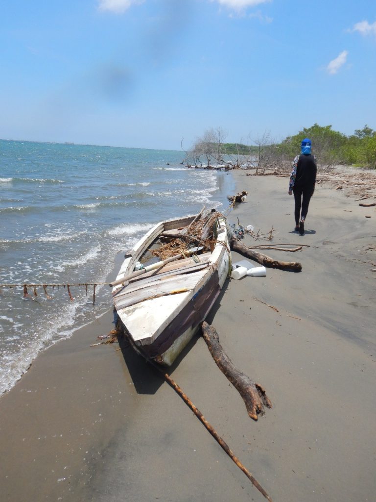 Los barcos fantasmas del mar Caribe: una amenaza invisible que crece en nuestras costas 2 BARCOS ABANDONADOS 2