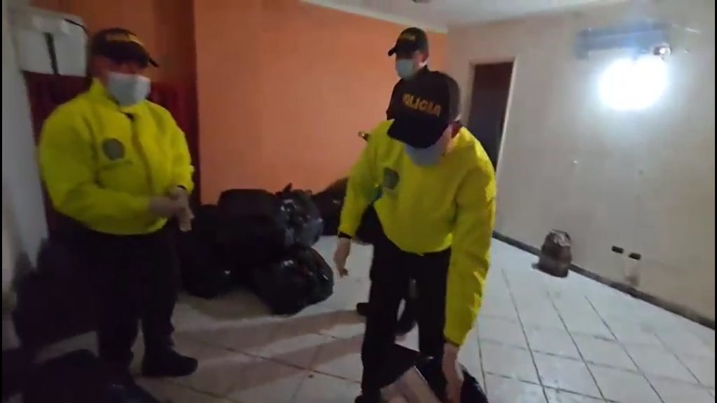 Golpe millonario a estructuras del contrabando en Barranquilla: Incautan cigarrillos y licor de contrabando 1 IMG 20250626 WA0003 1536x1013 1