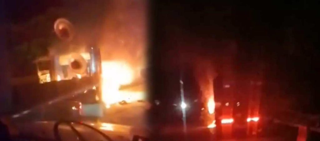 Tensión en el suroccidente: ELN incendia tractomulas e intenta retener vías en Cauca 1 Tractomulas 0