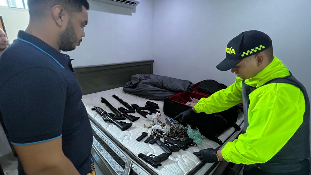Capturados con armamento de guerra y vehículos hurtados en el barrio La Cumbre, al norte de Barranquilla 1 WhatsApp Image 2025 07 07 at 2.02.53 AM 1