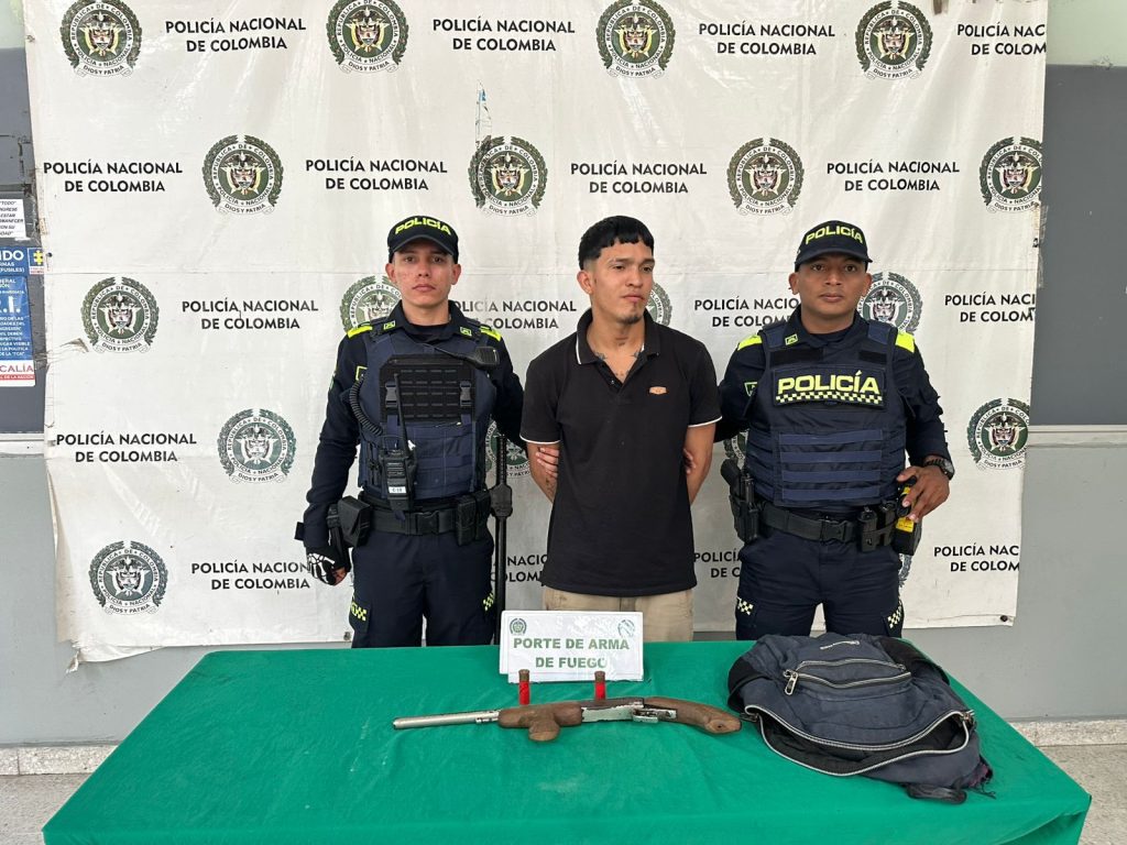 Cayó Alias “Caradura” en Barranquilla con escopeta: Acumula 17 anotaciones judiciales 1 WhatsApp Image 2025 07 07 at 9.08.11 AM