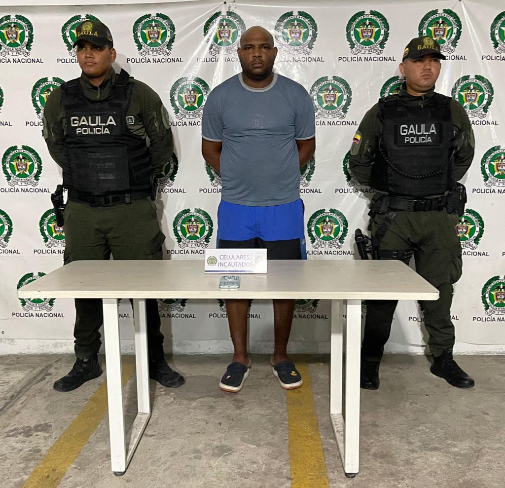 Capturaron a presunto extorsionista que se hacía pasar por miembro de 'Los Costeños' en Barranquilla 1 WhatsApp Image 2025 07 14 at 6.29.18 AM