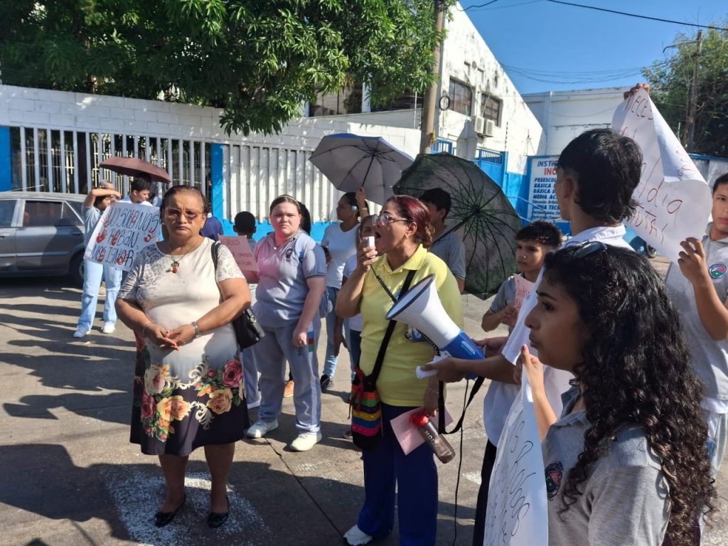 VIDEOS “Nos dejaron sin escuela”: la indignación en el Inocencio Chincá tras millonario robo y abandono institucional 1 WhatsApp Image 2025 07 17 at 8.30.18 AM