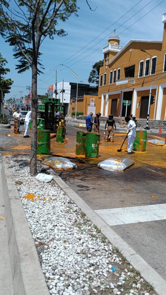 Alerta vial en Barranquilla por derrame de pulpa de mango en vía concurrida 2 a69832bf 7c11 40db a2ee 9c797a38487a