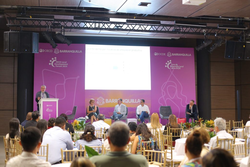 Conectando comunidades: el poder de las redes para el desarrollo local en América Latina 1 comunidades conectadas 1920x1280 1