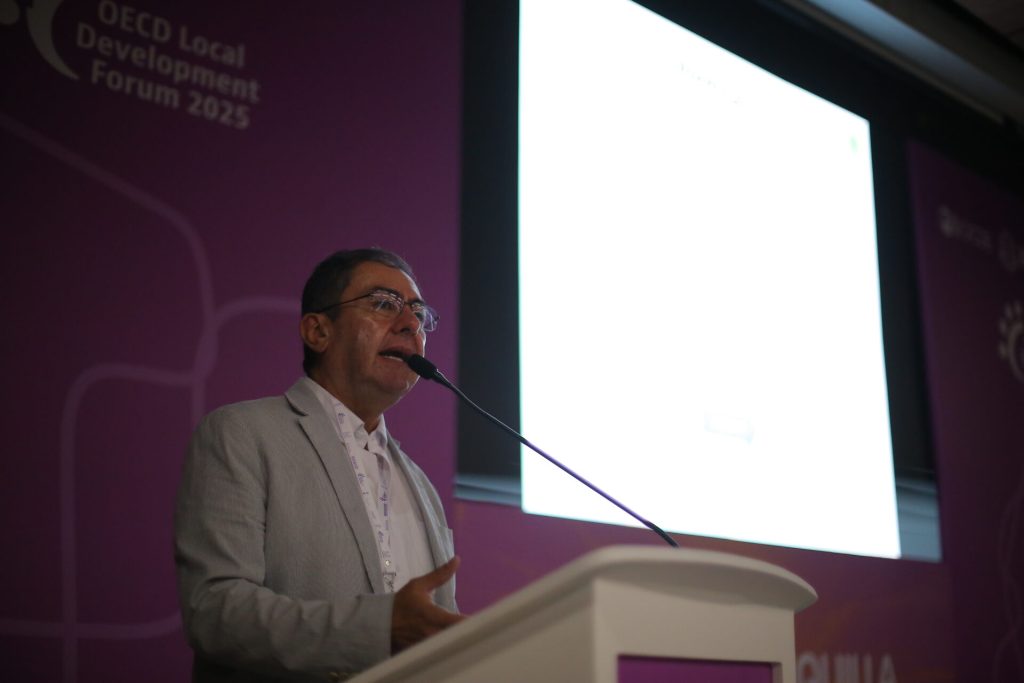 Conectando comunidades: el poder de las redes para el desarrollo local en América Latina 2 comunidades conectadas 4 1920x1280 1
